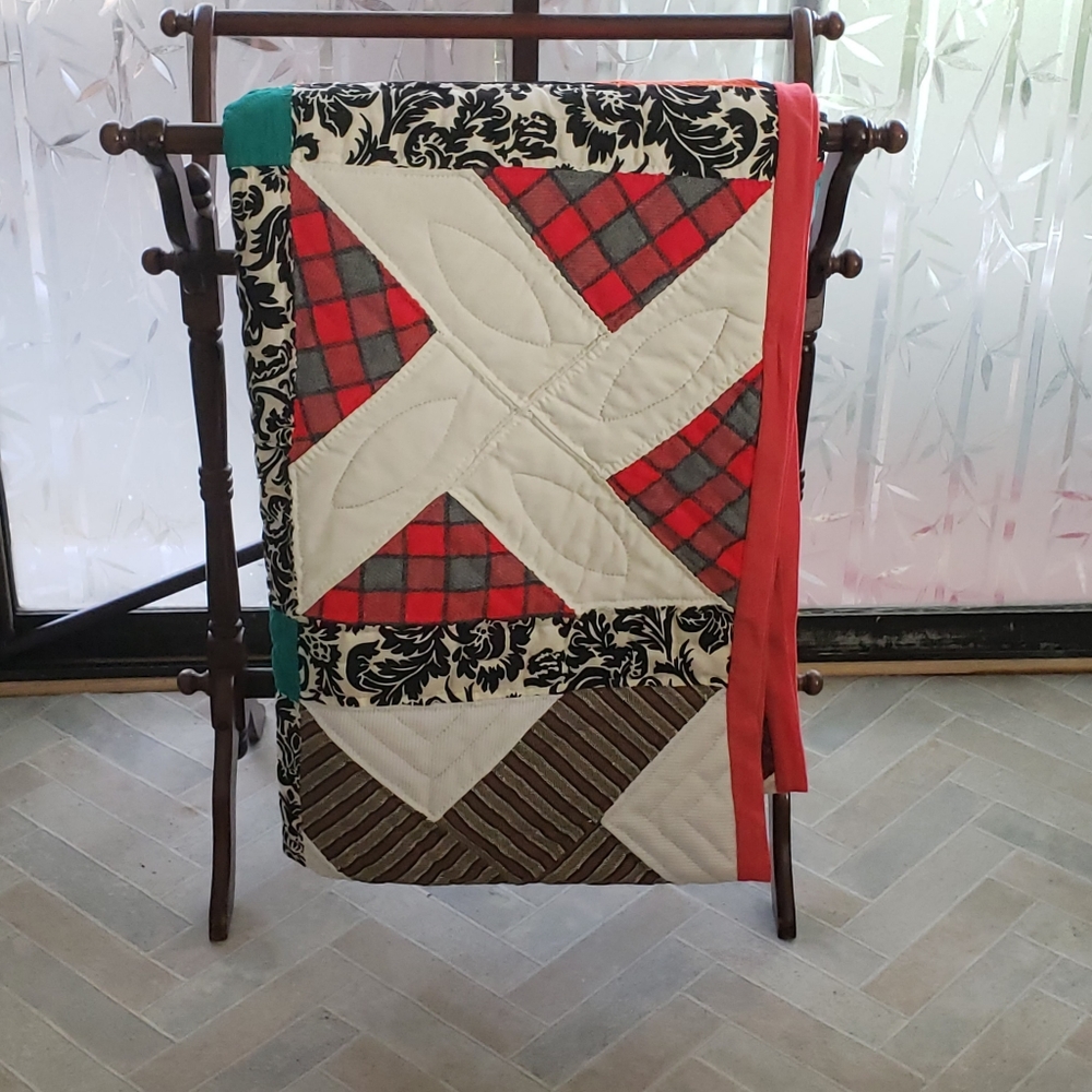 Whirlwind Vtg QUILT Hand Pieced Hand Quilted Twin 74x87 Multi Pattern & Fabric